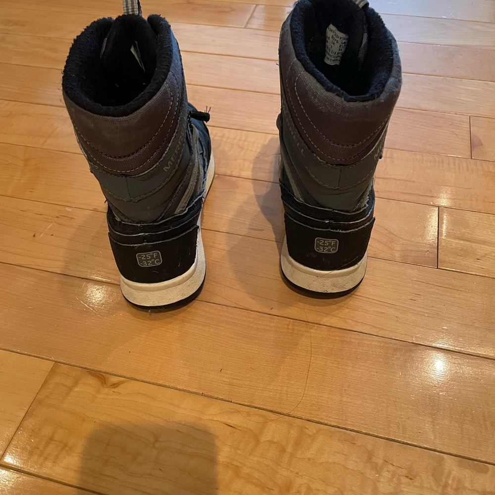 Boys Sz 3 Merrell boots